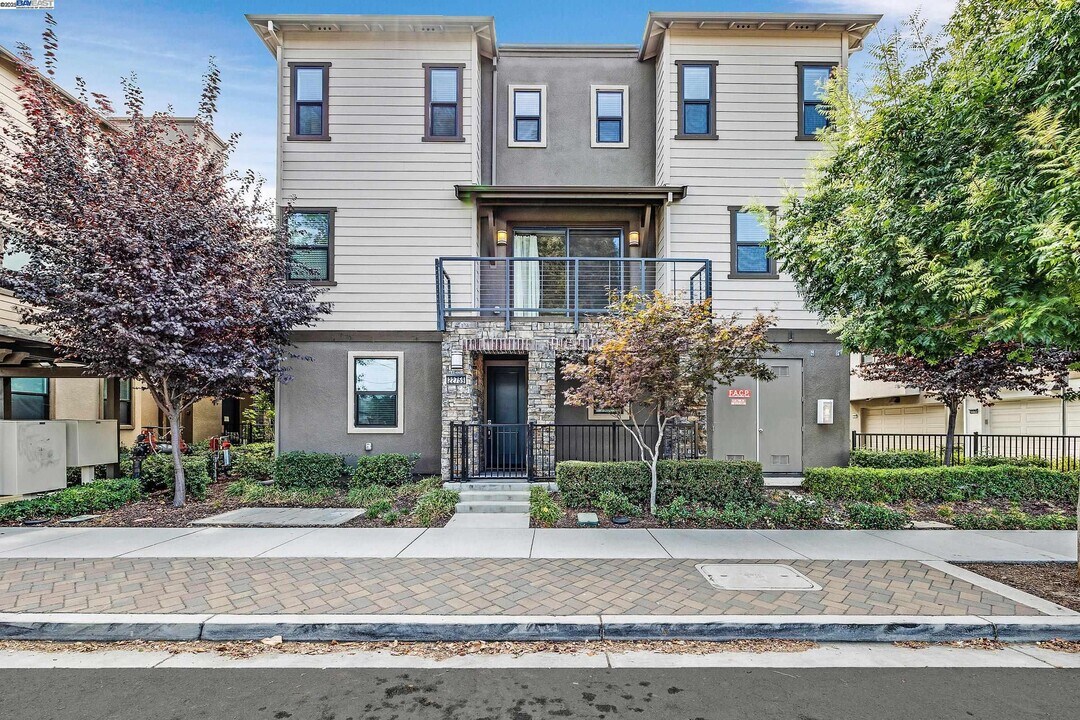 22759 Filbert St in Hayward, CA - Building Photo