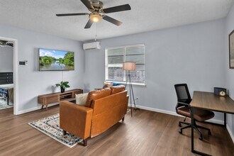 1532 Santa Monica St, Unit #2 in San Antonio, TX - Foto de edificio - Building Photo