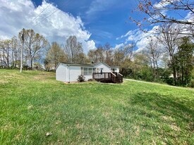 1216 Presnell Dr in Tazewell, TN - Building Photo