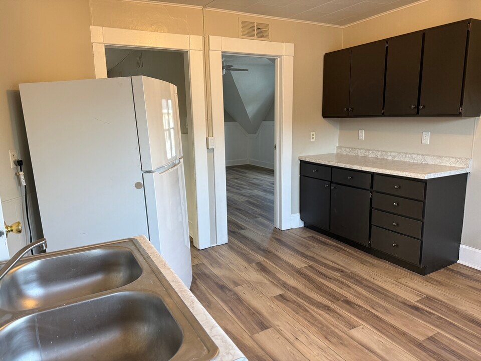 377 Ellis St, Unit Upper Unit in Fond du Lac, WI - Building Photo