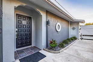 4506 Floramar Terrace in New Port Richey, FL - Building Photo