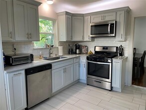 914 S Bishop Ave in Dallas, TX - Building Photo - Building Photo