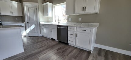 207 Spring Creek Pkwy in Spring Creek, NV - Building Photo - Building Photo