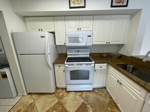 1170 Wildwood Lakes Blvd in Naples, FL - Building Photo - Building Photo