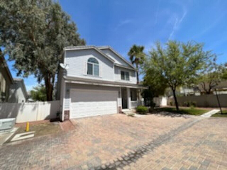 10396 Cherry Brook St in Las Vegas, NV - Building Photo