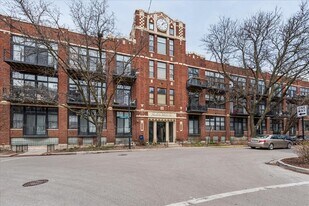 2300 W Wabansia Ave in Chicago, IL - Building Photo