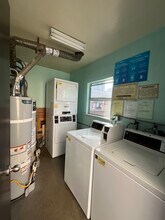 Chateau Laurel Apartments in North Hollywood, CA - Building Photo - Building Photo