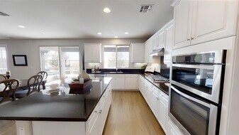 520 Machado Way in Vista, CA - Building Photo