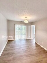 305 Renee Dawn Ct in Riverdale, GA - Foto de edificio - Building Photo