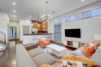 602 W N Loop Blvd in Austin, TX - Building Photo - Building Photo