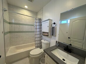 2614 Chariton St, Unit 2616 in Los Angeles, CA - Foto de edificio - Building Photo