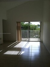 9715 Fontainebleau Blvd, Unit 202 in Miami, FL - Building Photo - Building Photo