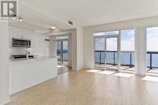 38 Annie Craig Dr in Toronto, ON - Building Photo