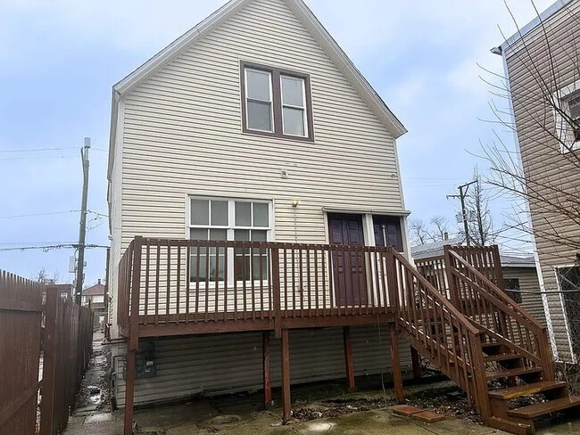 property at 5005 W Chicago Ave