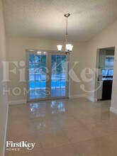 8410 NW 27th Pl in Sunrise, FL - Foto de edificio - Building Photo
