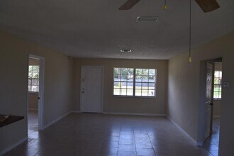 1657 SE Floresta Dr in Port St. Lucie, FL - Building Photo - Building Photo