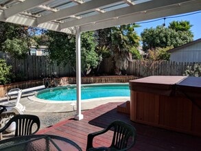 742 Jacob Ct in Napa, CA - Foto de edificio - Building Photo