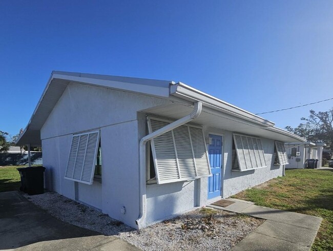 360 W Fray St in Englewood, FL - Building Photo - Building Photo