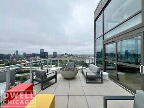 738 N Morgan St, Unit B4 in Chicago, IL - Foto de edificio - Building Photo