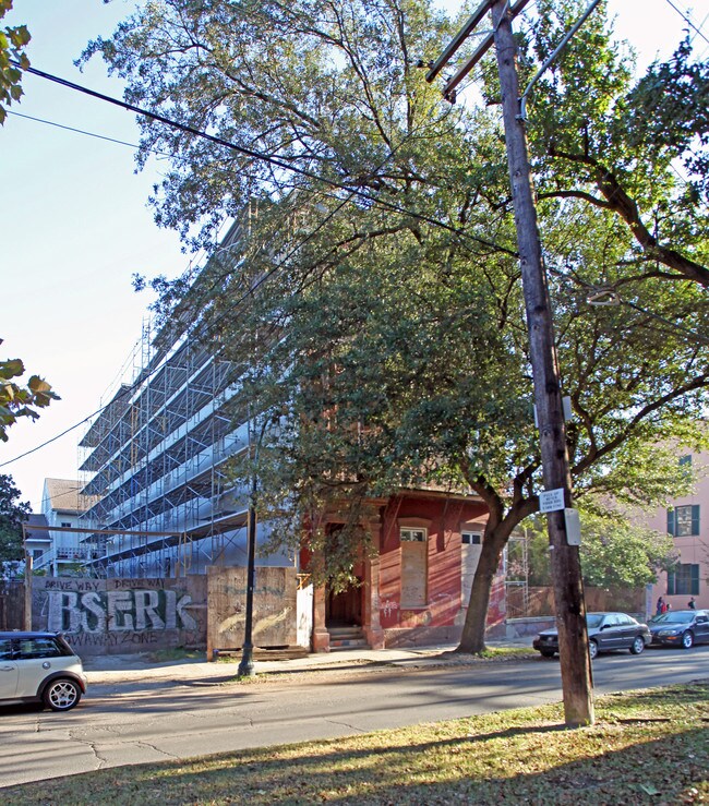 807 Esplanade Ave in New Orleans, LA - Building Photo - Building Photo