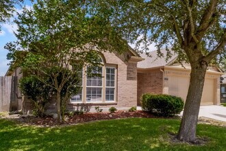 3039 Hidden Meadow in Seguin, TX - Building Photo - Building Photo