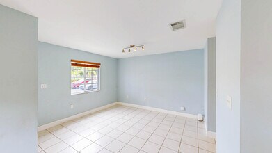 18712 SW 100th Ave in Cutler Bay, FL - Building Photo - Building Photo
