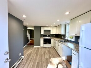 124 High St in Enfield, CT - Building Photo - Building Photo