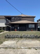 906 W Ocean View Ave in Norfolk, VA - Building Photo