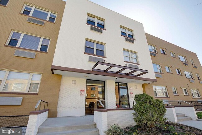 738 Longfellow St NW in Washington, DC - Building Photo - Building Photo