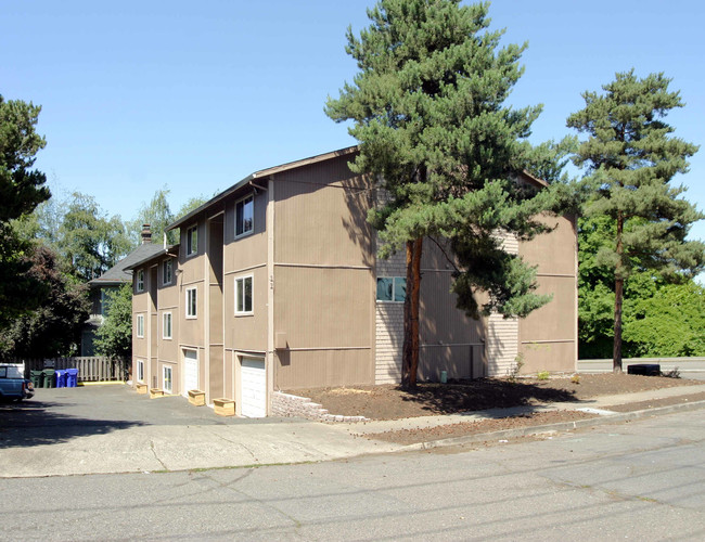 Curry Court Apartments in Portland, OR - Building Photo - Building Photo