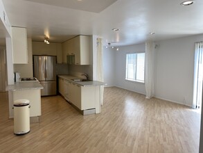 2121 Beloit Ave, Unit 304 in Los Angeles, CA - Building Photo - Building Photo