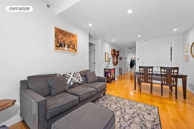 2117 31st Ave in Queens, NY - Building Photo - Building Photo