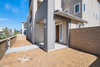 125 Seep in Irvine, CA - Building Photo - Building Photo
