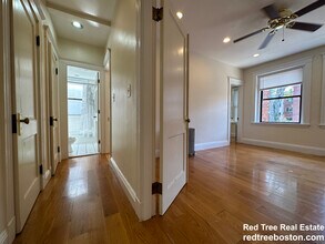 240 Kelton St, Unit 7 in Boston, MA - Foto de edificio - Building Photo