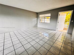 5400 Hollywood Blvd, Unit 13 in Hollywood, FL - Building Photo - Building Photo