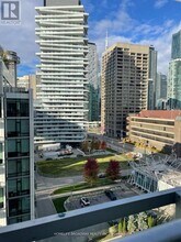 39 Queens Quay E in Toronto, ON - Building Photo - Building Photo