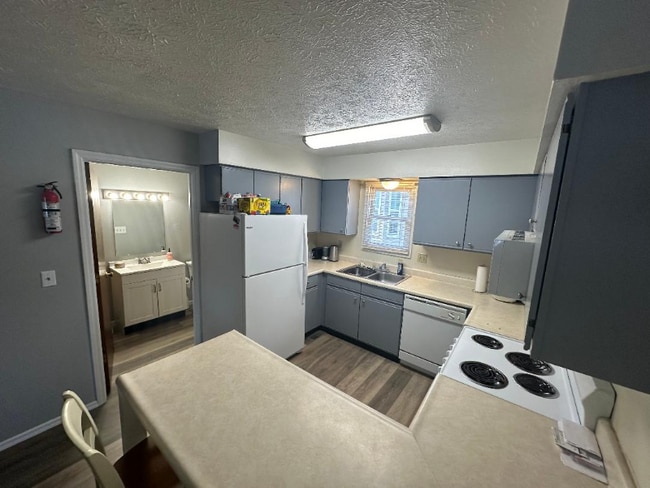 property at 1727 N Lincoln St