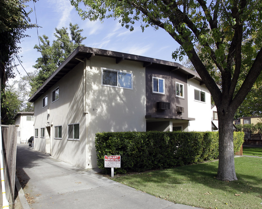 515 E 8th St in Davis, CA - Foto de edificio