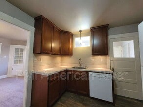 1928 El Monte Ave in Sacramento, CA - Building Photo - Building Photo