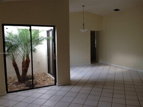13625 SW 99th Terrace in Miami, FL - Building Photo - Building Photo