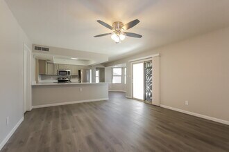 3945 W Meadow Dr in Glendale, AZ - Foto de edificio - Building Photo