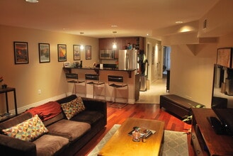 1822 New Hampshire Ave NW, Unit Garden Level in Washington, DC - Building Photo - Building Photo