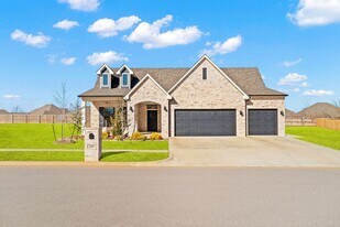 2805 Crystal Creek Dr in Yukon, OK - Building Photo