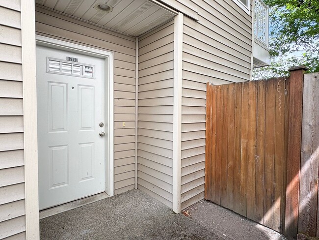 11717 16th Ave NE in Seattle, WA - Building Photo - Building Photo