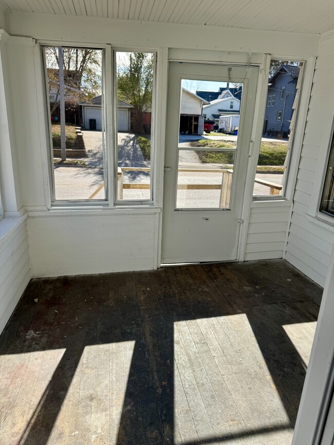 1215 18th Ave in Rock Island, IL - Foto de edificio - Building Photo