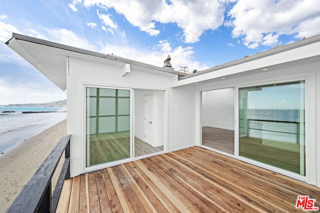 property at 25154 Malibu Rd