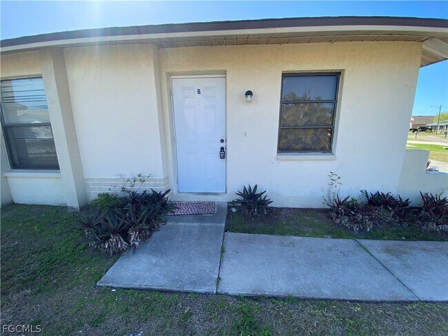 801 SE 5th Ave in Cape Coral, FL - Building Photo - Building Photo