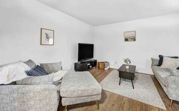 15925 Van Aken Blvd, Unit GEO 2BD 2BH in Shaker Heights, OH - Foto de edificio - Building Photo