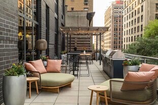 250 W 93rd St, Unit 16B in New York, NY - Building Photo