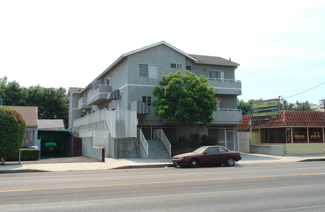 14826 Magnolia Blvd in Sherman Oaks, CA - Building Photo